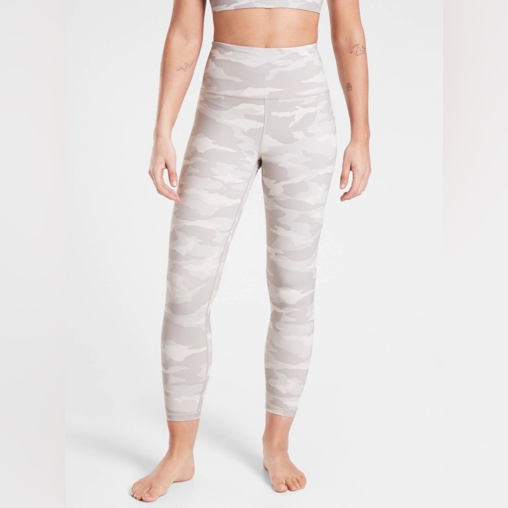 NWOT - Athleta - Beige Cream Taupe Camo Leggings - XS 🫶🏼